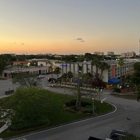 Hotel Chateaubleau Coral Gables Exterior photo