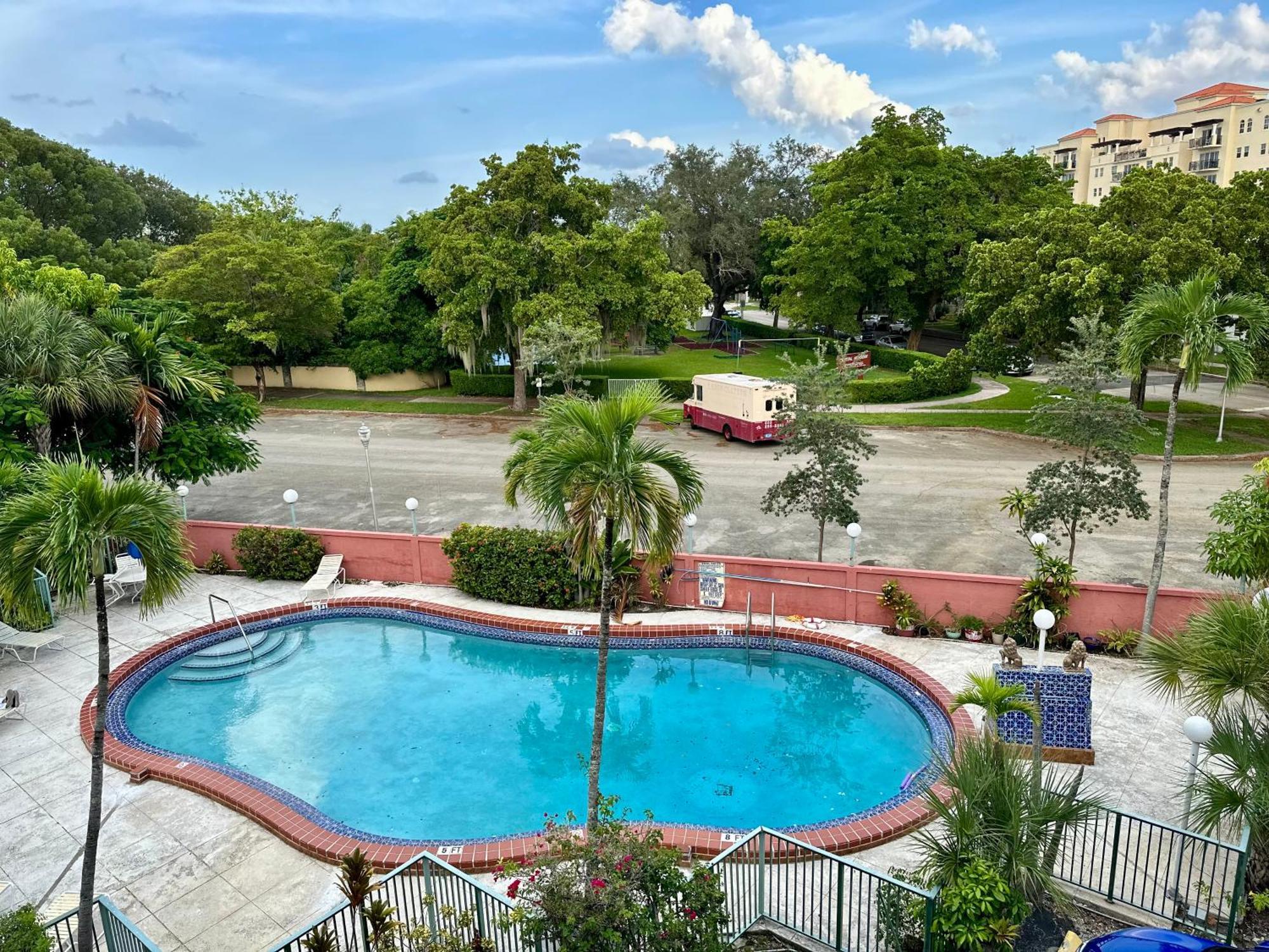Hotel Chateaubleau Coral Gables Exterior photo