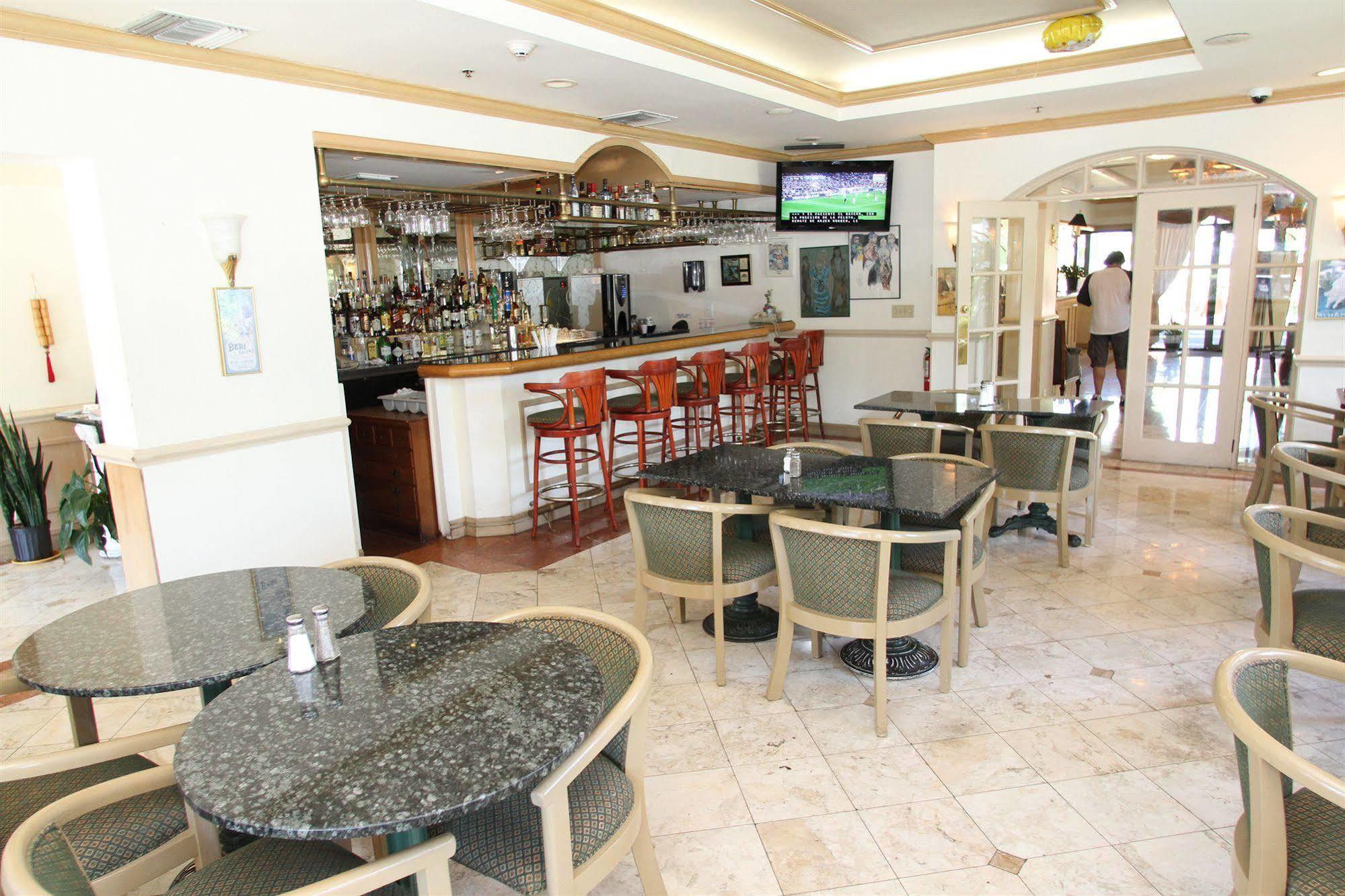 Hotel Chateaubleau Coral Gables Exterior photo